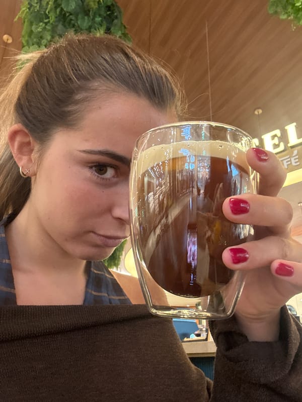 Women share café time, selfies in Senhora da Hora