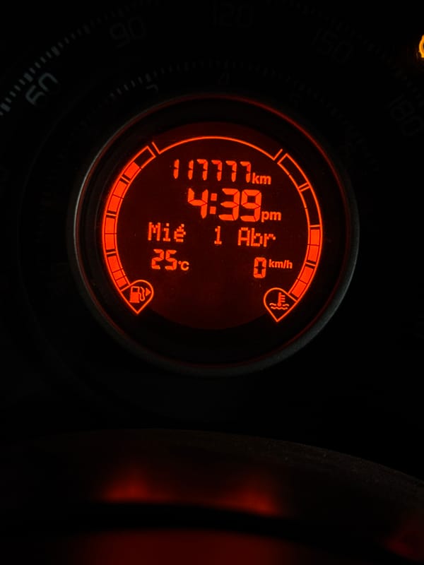 Vehicle dashboard shows mileage and temperature in Puebla