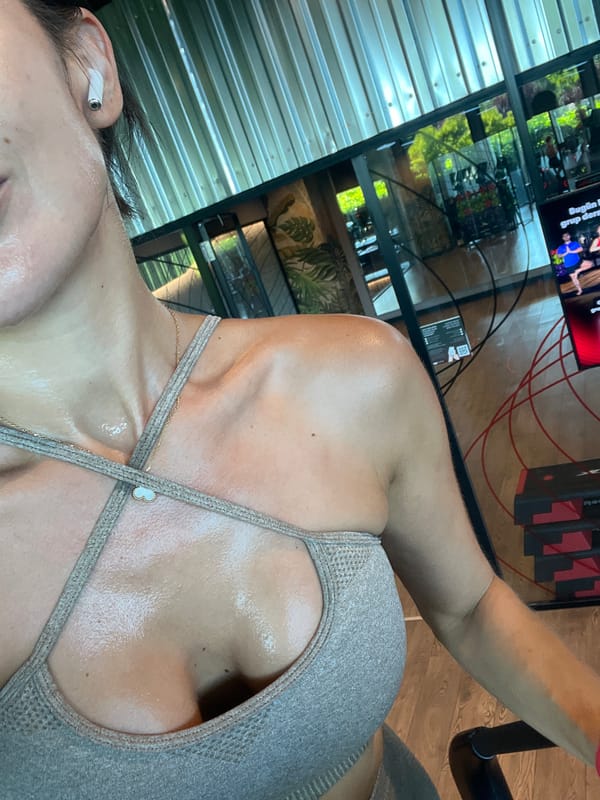 Afternoon gym session in Beşiktaş with outdoor views