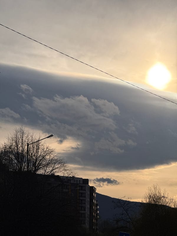 Sofia resident documents Vitosha mountain views amid spring weather