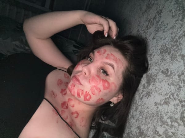 Woman documented with lipstick kisses in intimate Perm scenes