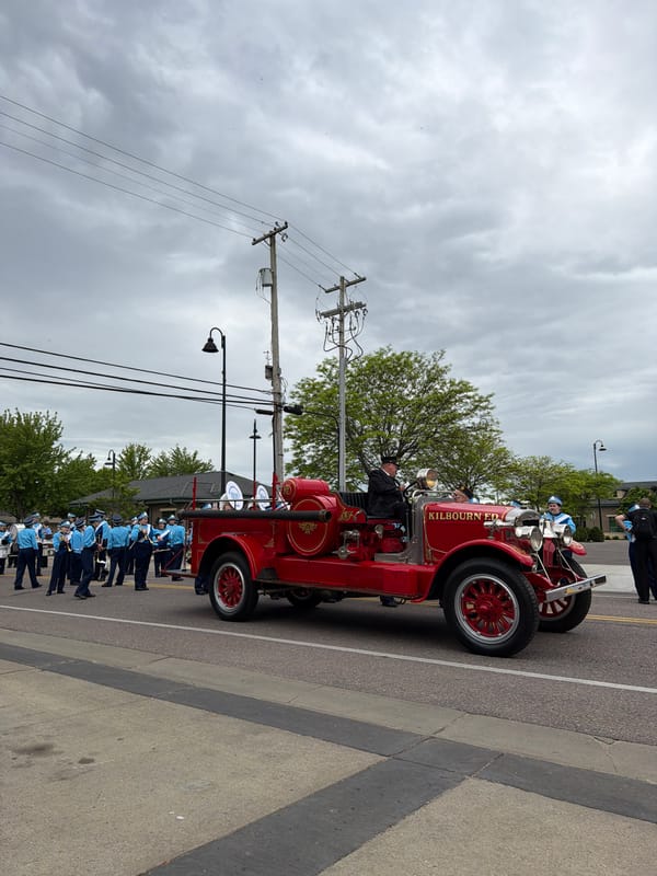Memorial Day parade features vintage vehicles in Wisconsin Dells