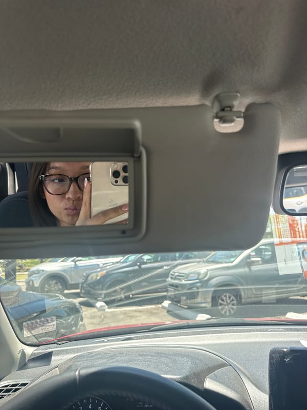 Tourist documents visit to San Andrés Cholula with car selfies