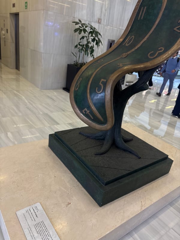 Dalí melting clock sculpture observed in Mexico City mall