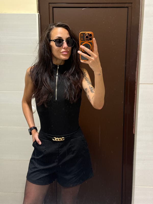 Woman takes mirror selfie in Byala Slatina bathroom