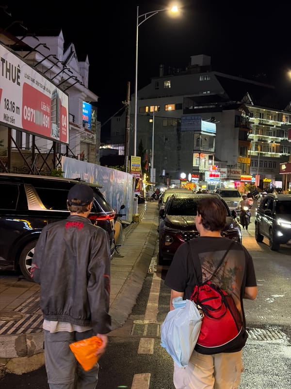 Da Lat Night Market Bustles With Crowds and Street Activity