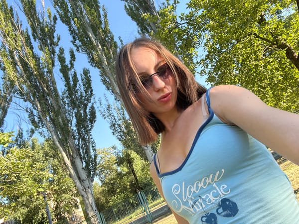 Sunny day selfies in a Kryvyi Rih park