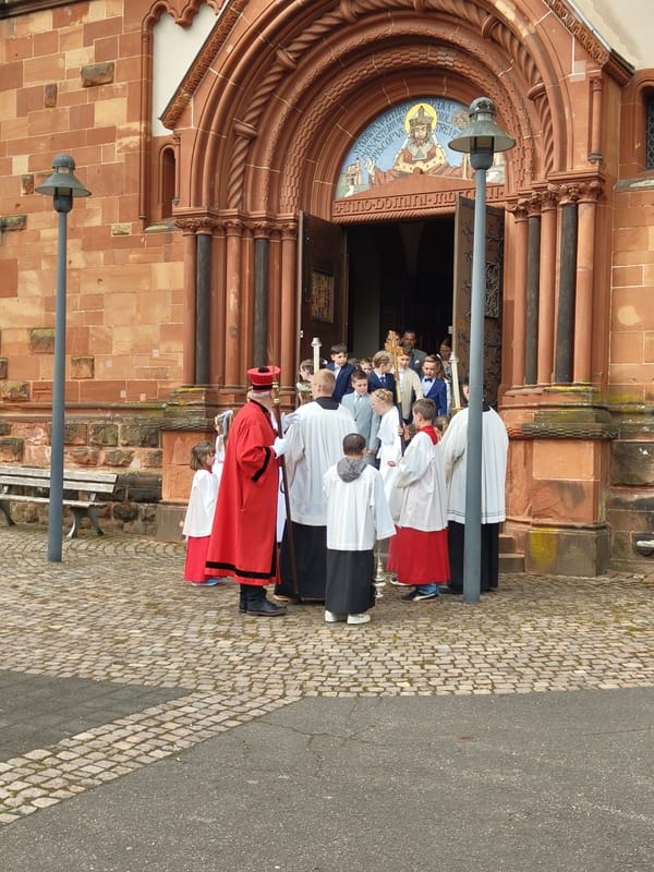 Morning walk through Mettlach captures everyday German town life