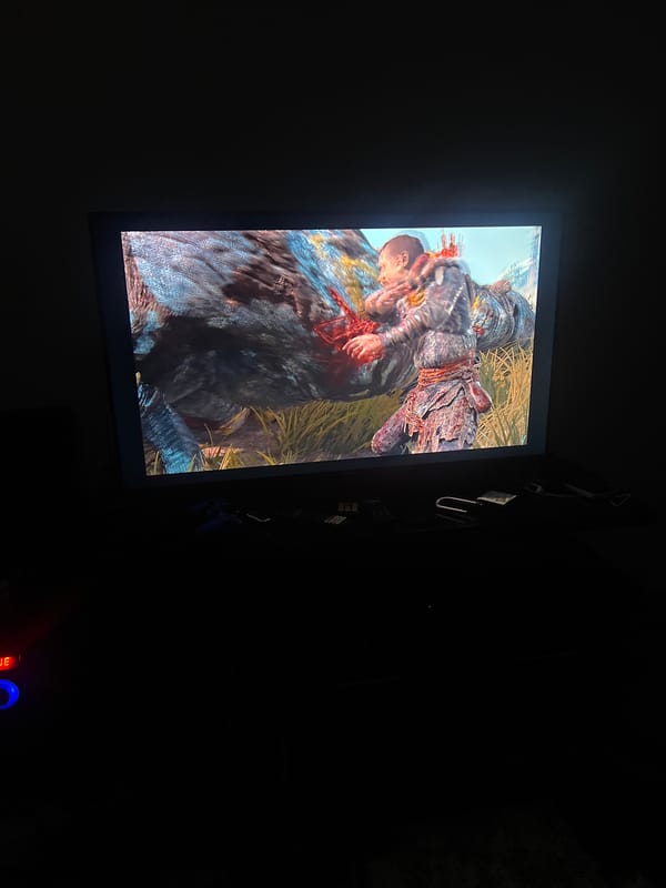 God of War Ragnarök gameplay and menus on a TV in Jos