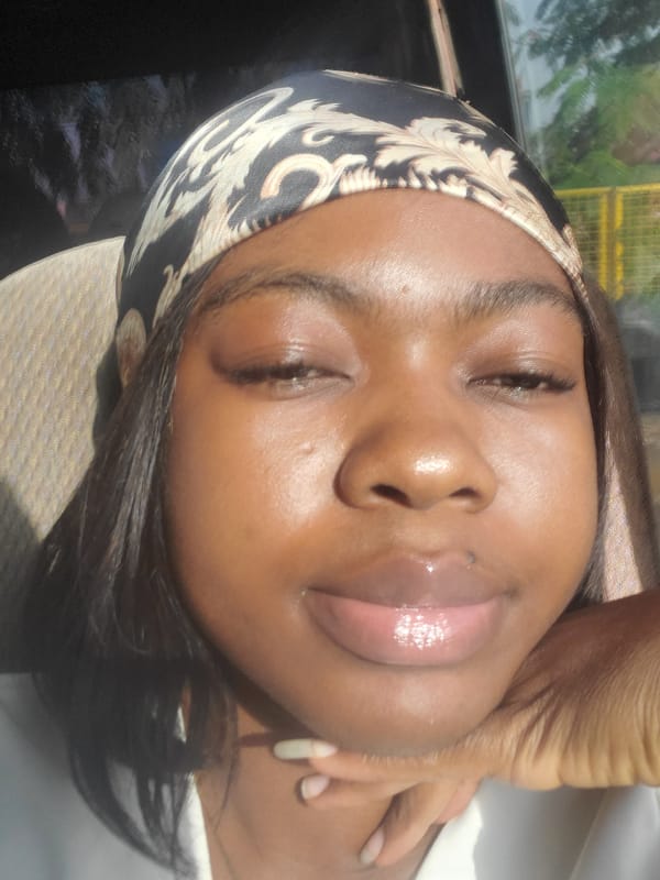 Woman documents morning routine in selfies, vehicle footage in Nigeria