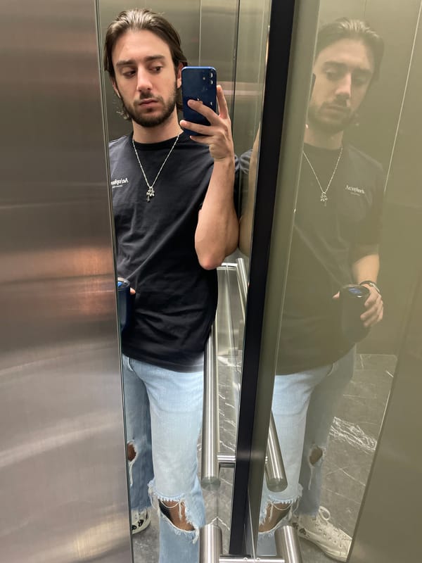 Casual moments captured across Mexico City streets and elevators