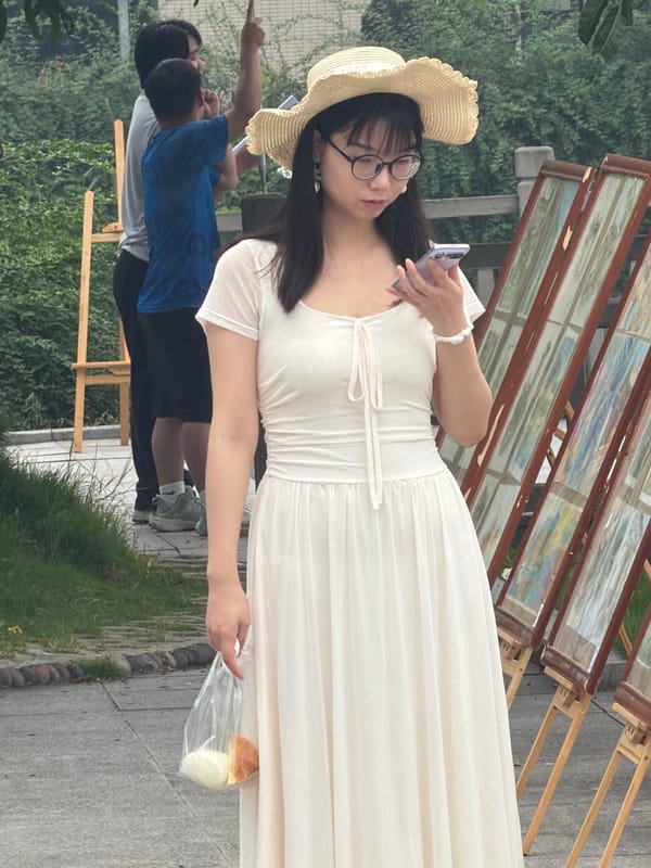 Lakeside art exhibition and daily life in Jiangjin