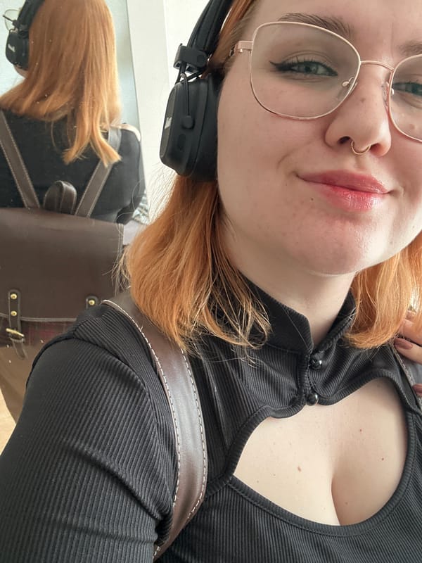 Chill morning vibe: selfies, headphones, and a lemon drink