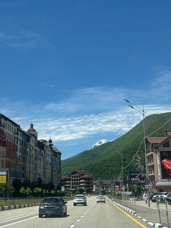 Clear skies, snowy peaks observed in Estosadok mountains