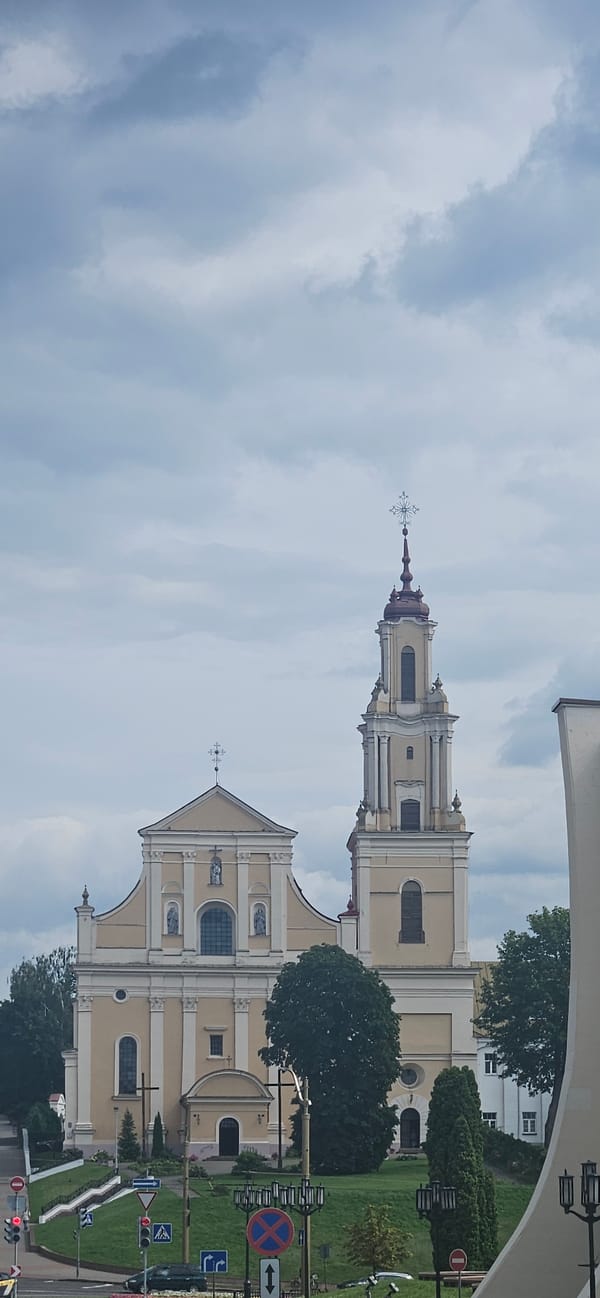 Hrodna city highlights: church, castle, river, and Soviet tank monument