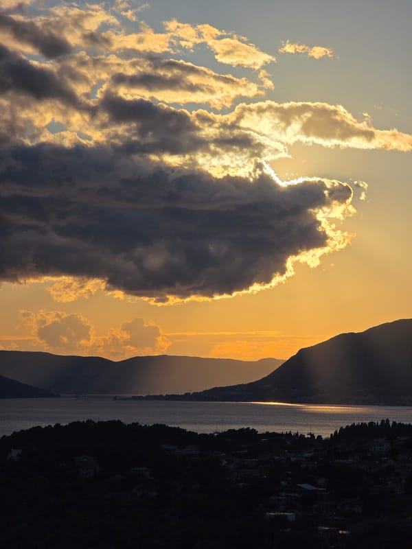 Dramatic sunset captured by witnesses in Škaljari, Montenegro