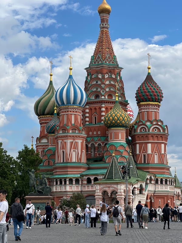 Crowds gather at Moscow's Red Square landmarks