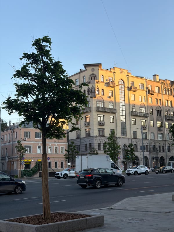 Afternoon walk through central Moscow streets and metro documented