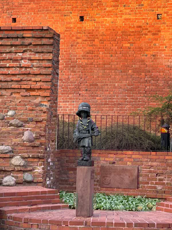 Ordinary afternoon life documented in Warsaw's historic Old Town