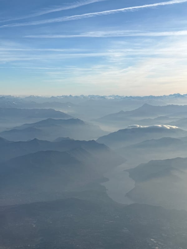 Morning sky with contrails observed over Lurago Marinone