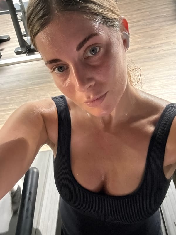 Woman documents morning workout routine with selfies in Paris