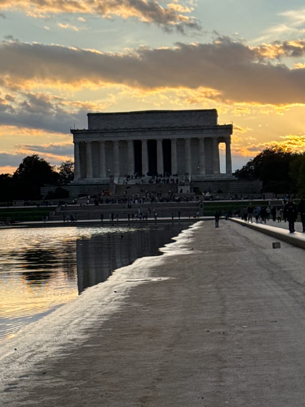 Evening views captured of Washington Monument and Lincoln Memorial