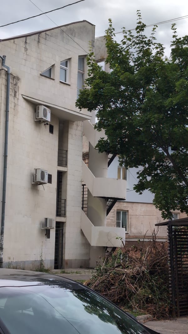 Street-level tour of Nizhny Novgorod's mixed architectural fabric