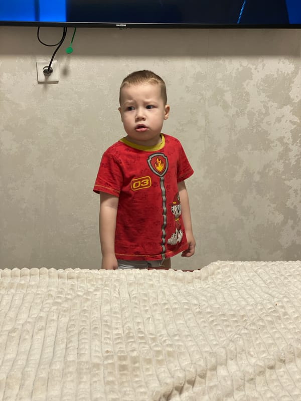 Father and toddler captured in domestic moments in Sochi