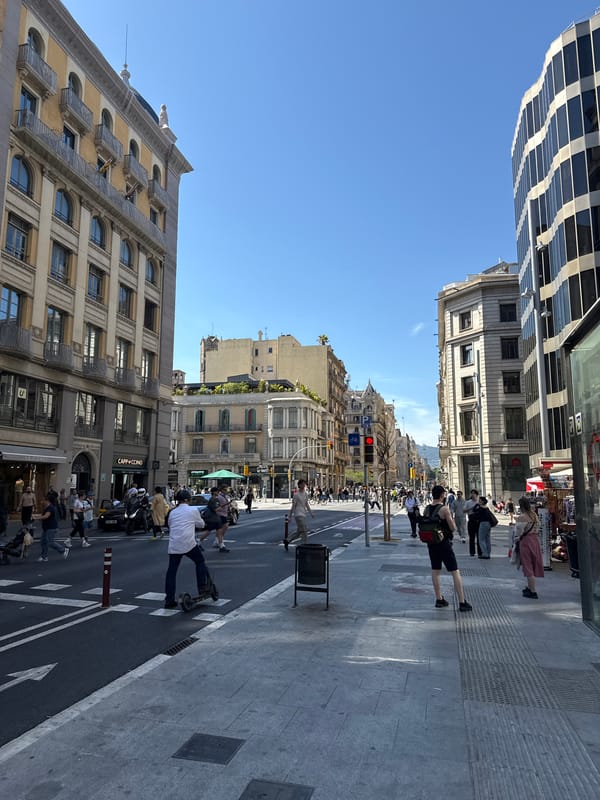 Sunny weather observed on Barcelona street Tuesday afternoon