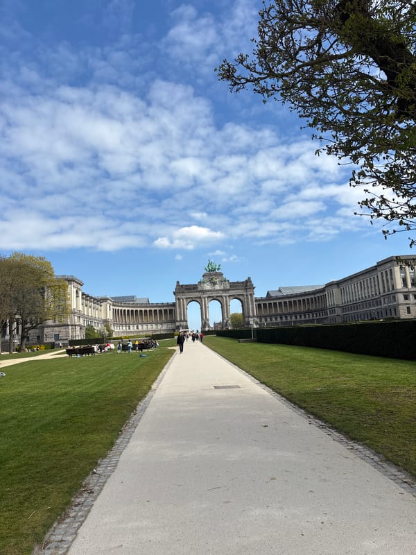 Visitors document Brussels' Cinquantenaire Park and Triumphal Arch