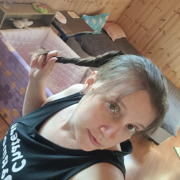 Quiet home life in rural South Korea: cats, kids, and a selfie
