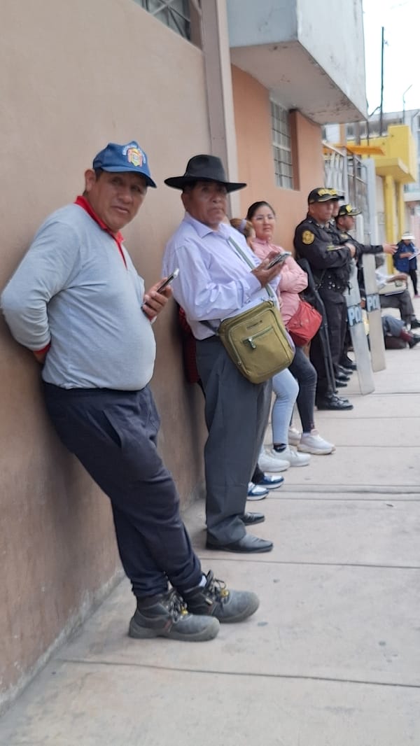 Fare increase protests draw police response in Miraflores