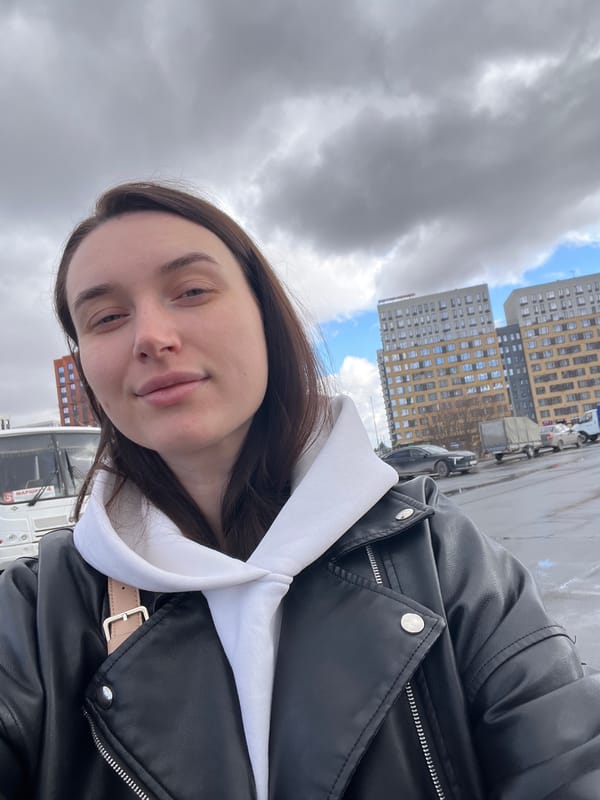 Woman documents spring morning scenes across Tyumen, Russia