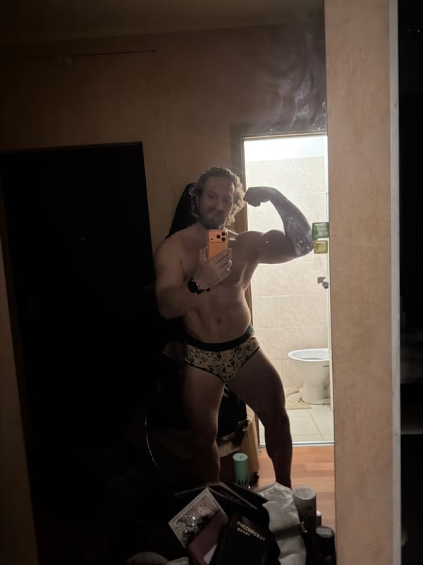 Man Takes Bathroom Mirror Selfies in Saint Petersburg