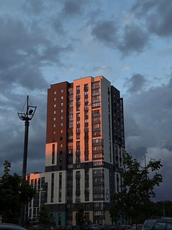 Evening street scenes documented in Belarus residential district