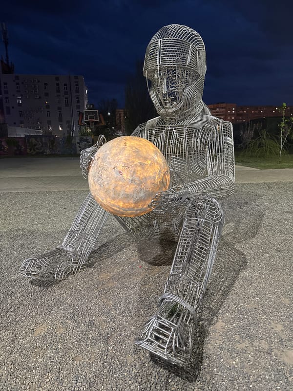 Technology-themed art installations spotted in Volzhsky park