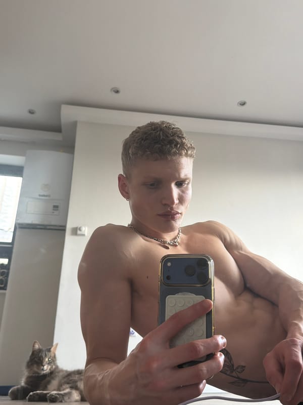 Man takes bathroom selfies with cat present in London residence