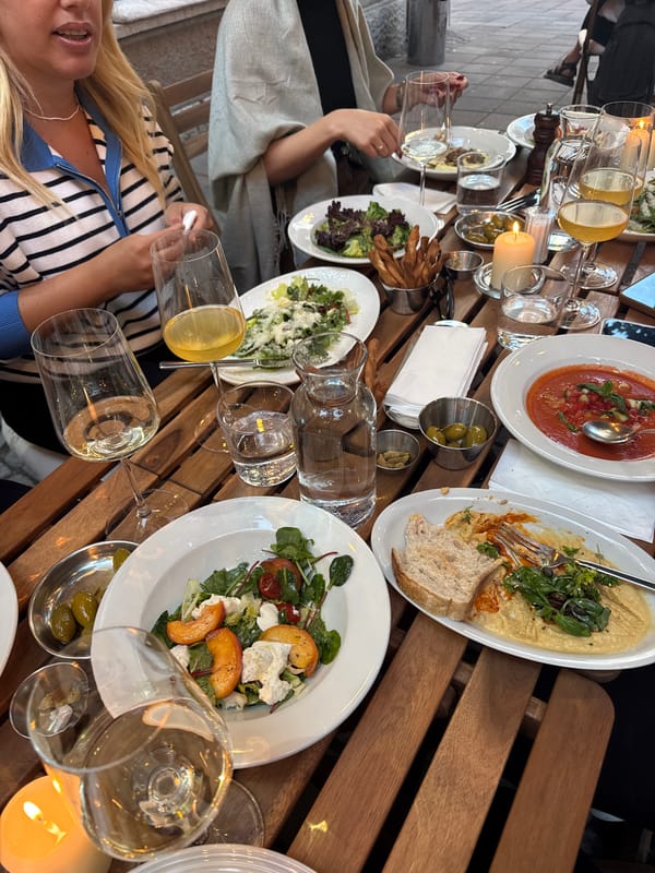Belgrade dining and street life documented across afternoon hours