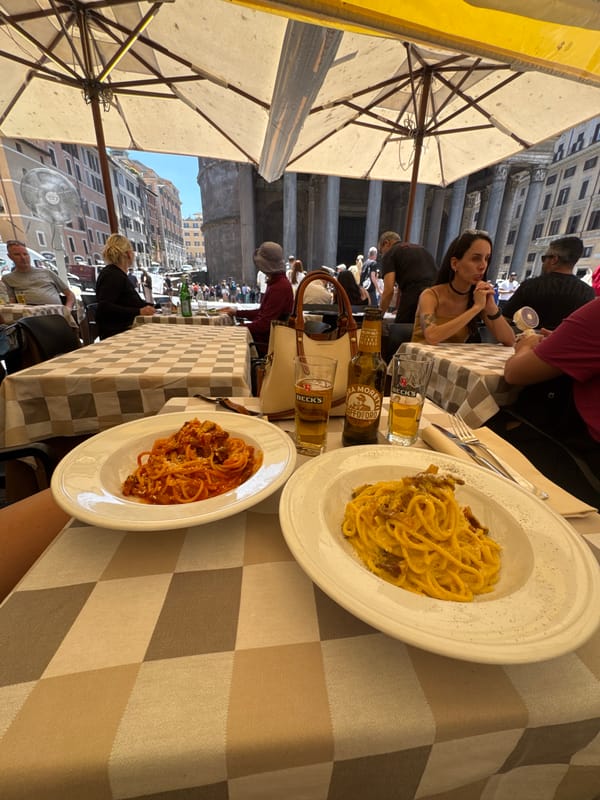 Tourist activity and outdoor dining around Rome's Pantheon documented