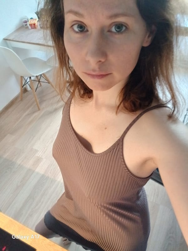 Woman documents morning routine from kitchen to car in Yekaterinburg