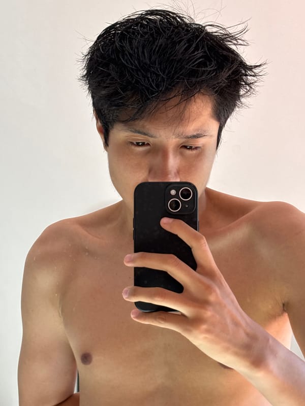 Man takes bathroom selfie in São Paulo