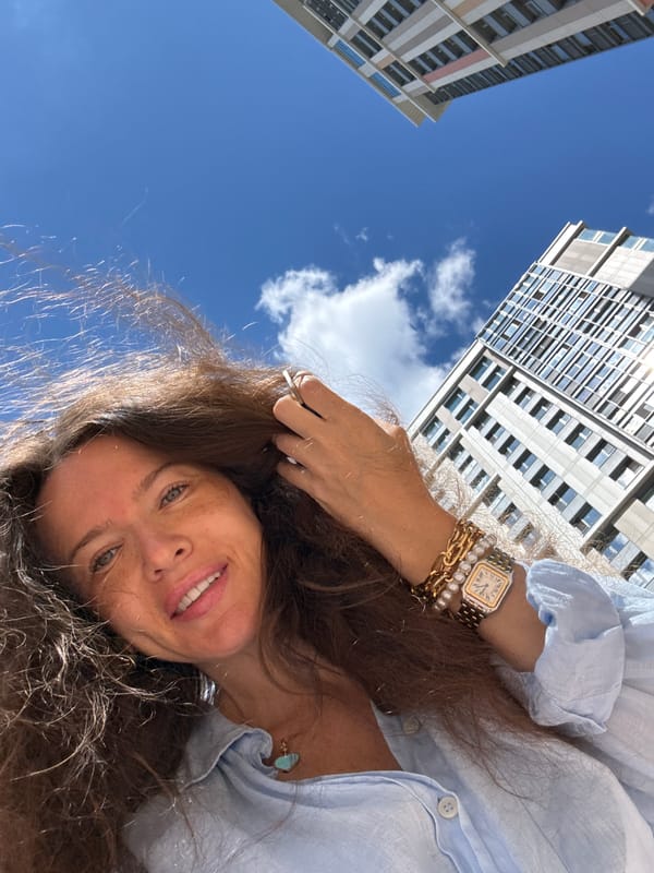Morning in a Moscow residential neighborhood, selfies and scenery