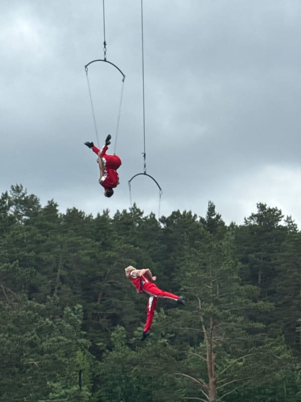Aerial acrobats perform outdoor high-wire routine in Yekaterinburg