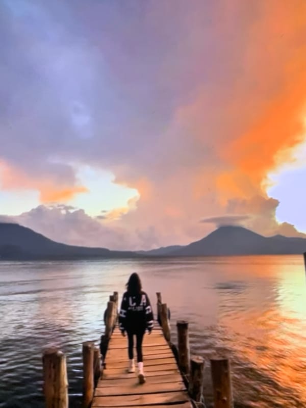 Global nature and landmark scenes tagged to one location