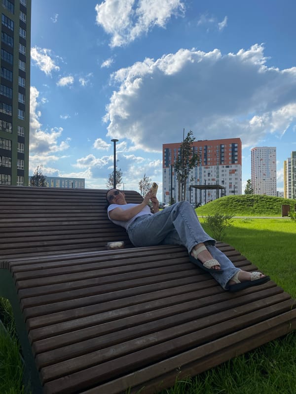 Lazy summer afternoon in a Yekaterinburg residential courtyard