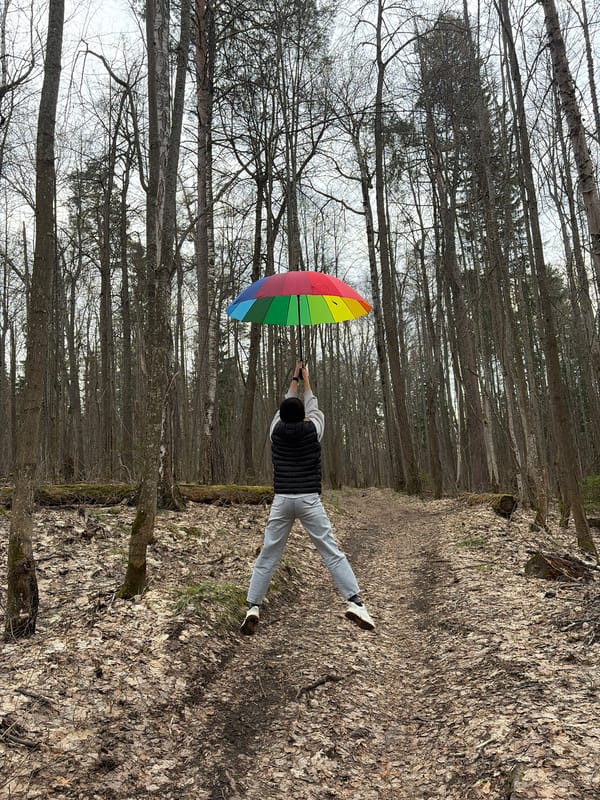Person with umbrella spotted in wooded area near Novyi