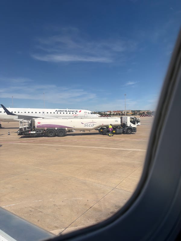 Routine airport operations documented at Valencia Airport