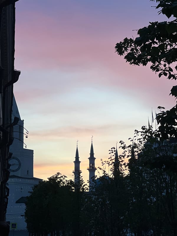 Evening street life documented across Kazan, Russia