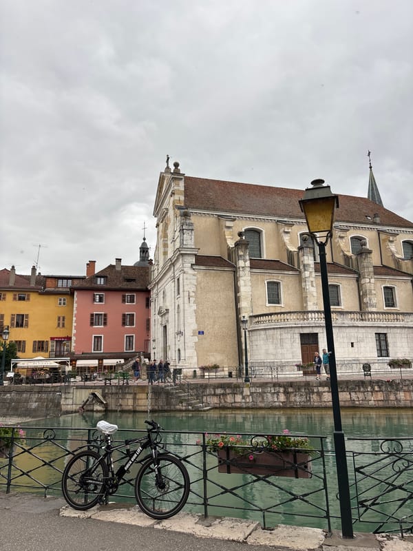 Witness captures everyday street scenes in Annecy, France