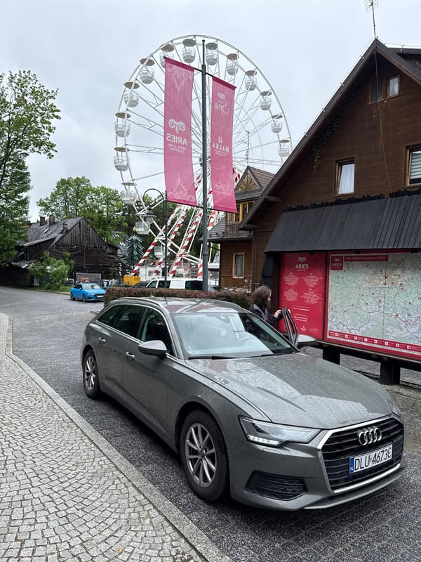 Wet streets observed in Zakopane after apparent rainfall